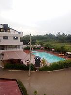 Darrel Paradise Resort