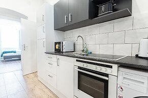 Cozy 1BR Apartment in Prime Location