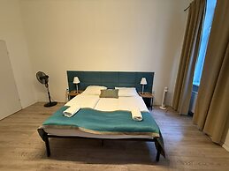 Central Vienna 3BR Apartment Comfort