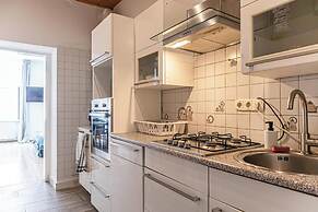 Bright 2BR Flat Near Westbahnhof
