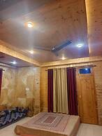 Shesh Besh Guest House & Restaurant