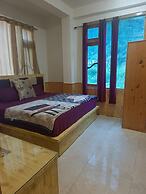 Shesh Besh Guest House & Restaurant