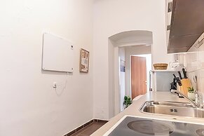 1BR Apt Near Westbahnhof Station