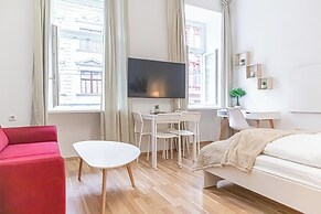 1BR Apt Near Westbahnhof Station
