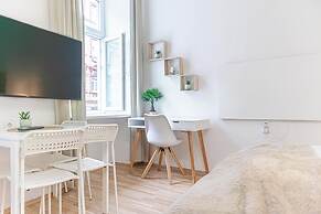 1BR Apt Near Westbahnhof Station