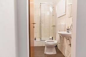 1BR Apt Near Westbahnhof Station
