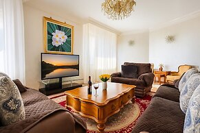 Apartment by Luxe Group HH888