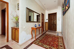 Apartment by Luxe Group HH888