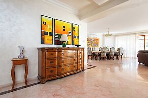 Apartment by Luxe Group HH888