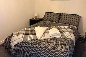 2 Bed - Sleeps 6 - Free Parking