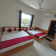 Ladlee Palace Guest House