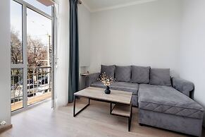 Apartment by Luxe Group AL777