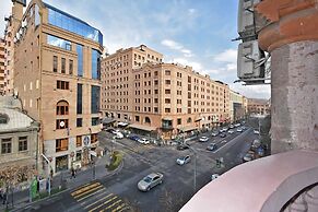 Apartments by Luxe Group AM713