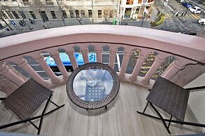 Apartments by Luxe Group AM713
