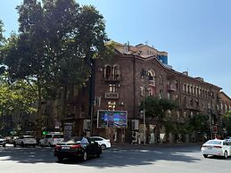 Apartments by Luxe Group AM713