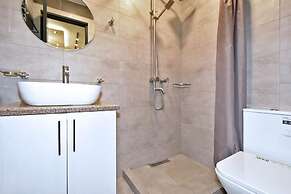 Apartments by Luxe Group AM713