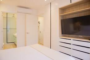 w Inviting 3BR w Balcony in Hip Miraflores