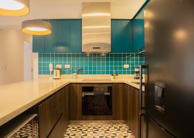 w Inviting 3BR w Balcony in Hip Miraflores