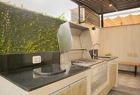 w Inviting 3BR w Balcony in Hip Miraflores