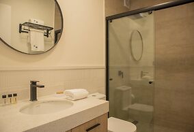 w Inviting 3BR w Balcony in Hip Miraflores