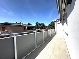 Nice and Bright Flat With Pool