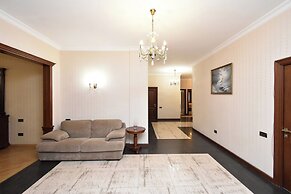 North ave apartment by Luxe Group HH106