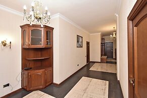 North ave apartment by Luxe Group HH106
