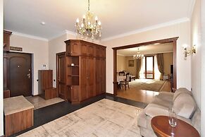 North ave apartment by Luxe Group HH106