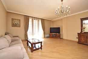 North ave apartment by Luxe Group HH106