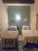Maltese-Style APT - 5 mins from Valletta