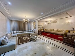 Chic 4BR with Jacuzzi-Fez New City Stay