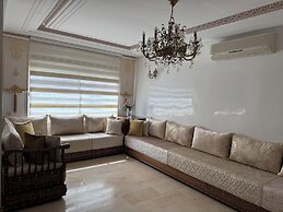 Chic 4BR with Jacuzzi-Fez New City Stay