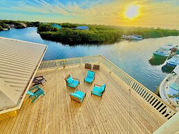 Utila Seabreeze Vacation Apartments