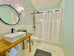 Utila Seabreeze Vacation Apartments