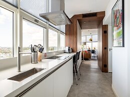 Comfortable Apartment With Panoramic Views