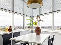 Comfortable Apartment With Panoramic Views
