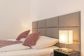 Charming 2BR Apt Close to Westbahnhof