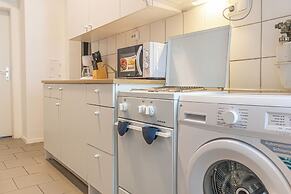 Charming 2BR Apt Close to Westbahnhof
