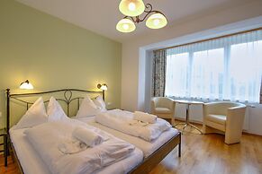 Vicky Apartment - Central, Mountain Stay