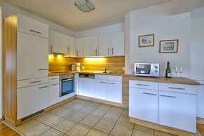 Vicky Apartment - Central, Mountain Stay