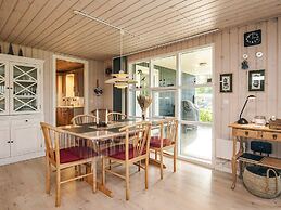 4 Star Holiday Home in Hals