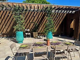 Provencal Villa With Garden & Pool