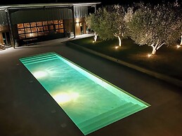 Provencal Villa With Garden & Pool