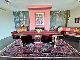 Provencal Villa With Garden & Pool