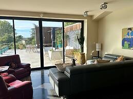 Provencal Villa With Garden & Pool