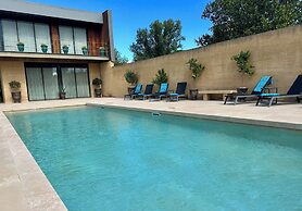Provencal Villa With Garden & Pool