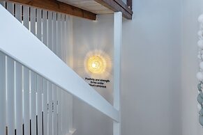 ArtChroma House