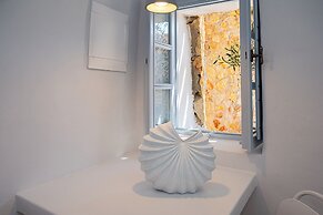 ArtChroma House
