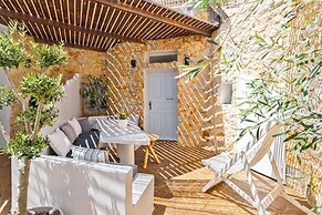 ArtChroma House