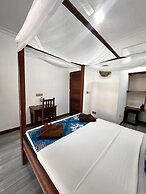 Moayana Liora Zanzibar